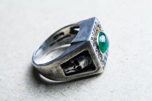 HD Custom jewelery anello teschio smeraldo03